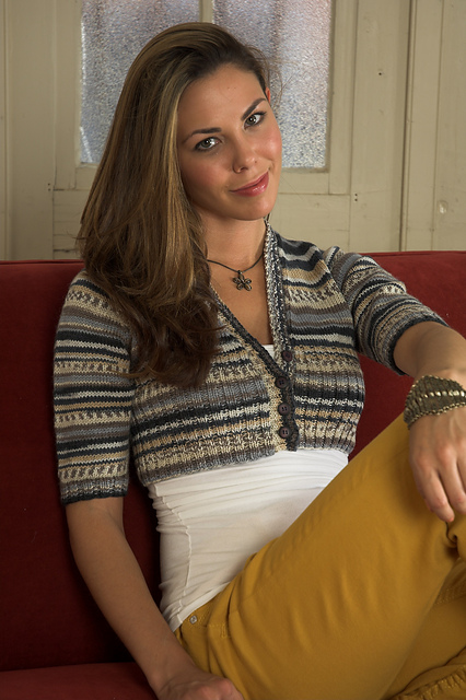 2522 Womans Cropped Cardigan