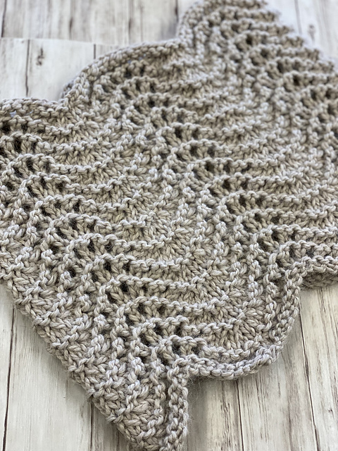 B108 Feather and Fan Cowl