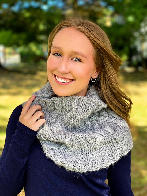 B111 Cabled Cowl
