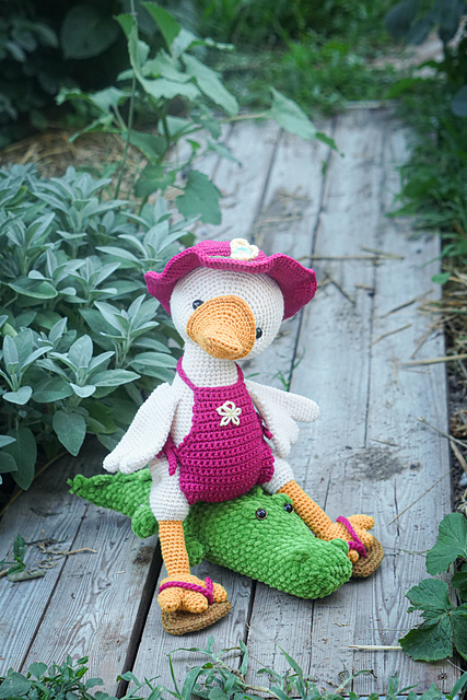 Beach set for Goose/Duck and Plush Crocodile