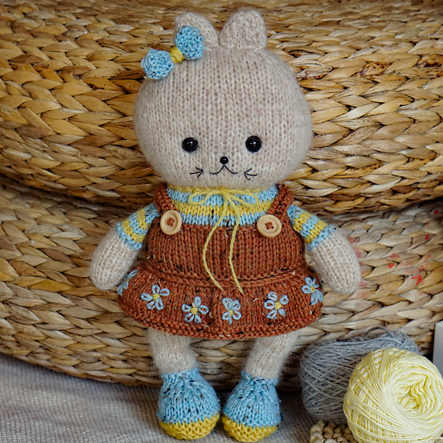 Cute knit Kitty