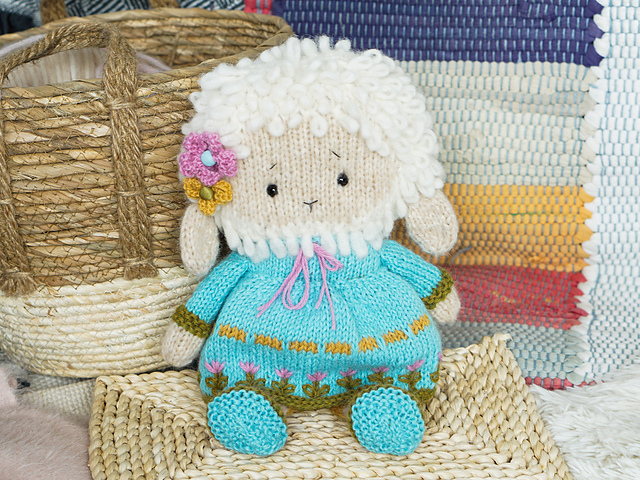 Cozy Friends - Lamb