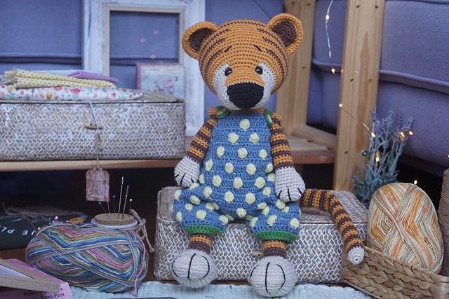 Bobble overalls for toys