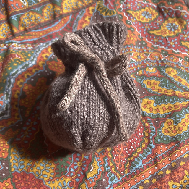 Ravelry: Treasure Pouch pattern by Ash Nelson