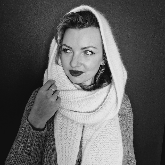 The Anya Scarf