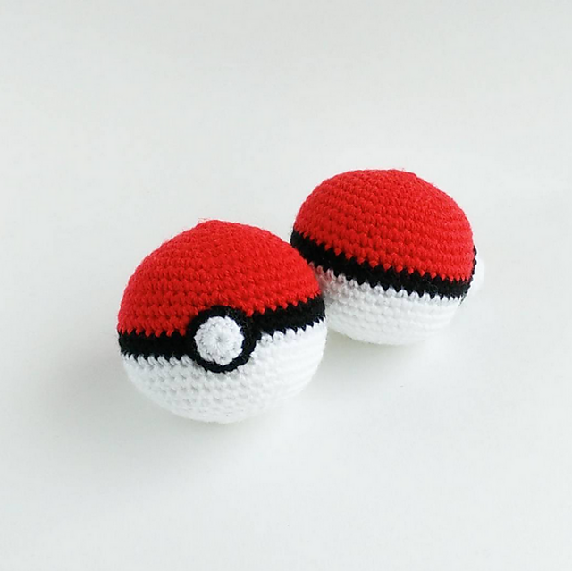 Poké Ball Amigurumi
