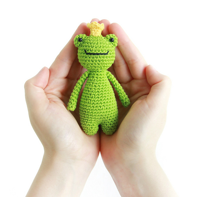 Mini Frog Amigurumi