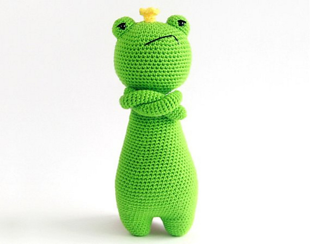 Tall King Frog Amigurumi