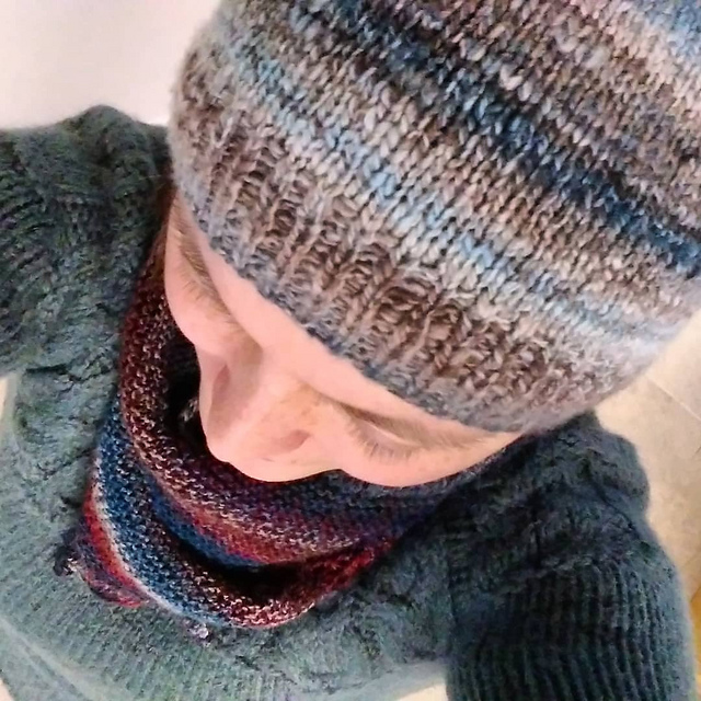 Simply Grey // Gauge-Swatch-Hat
