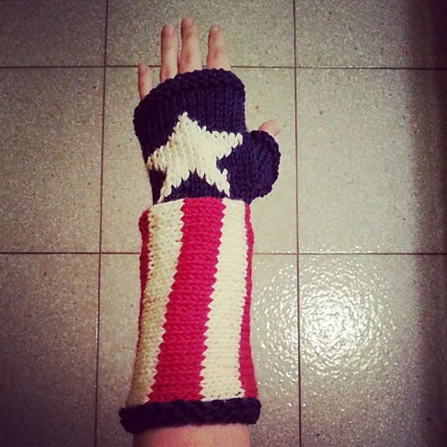 Captain America fingerless mitts