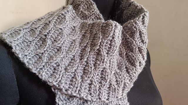 Textured wave stitch scarf