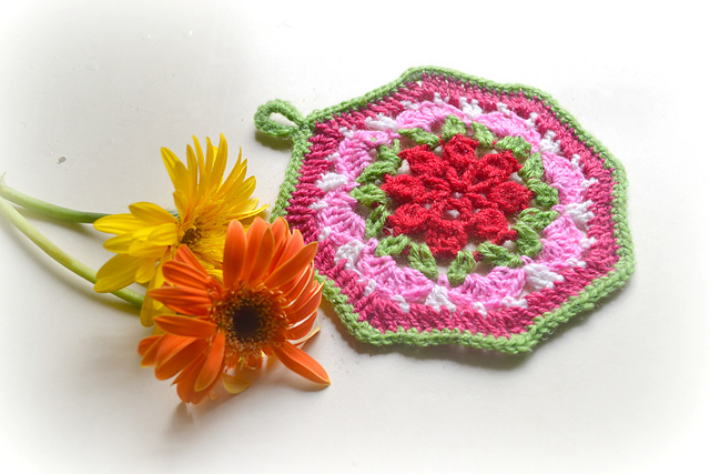 Water lily potholder