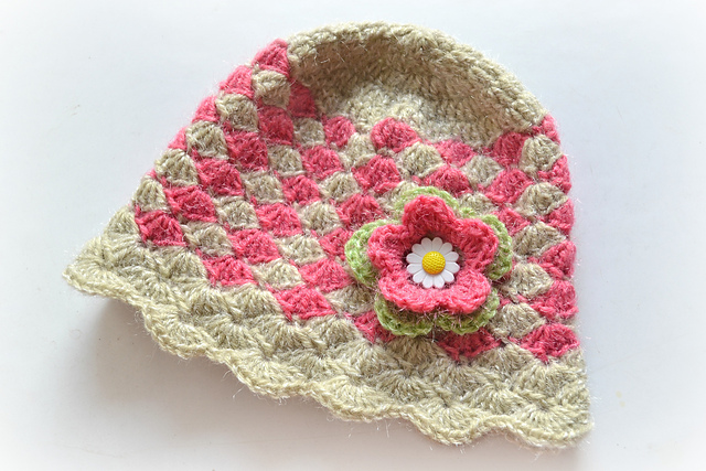 Shell stitch hat