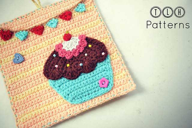 Cupcake and bunting potholder