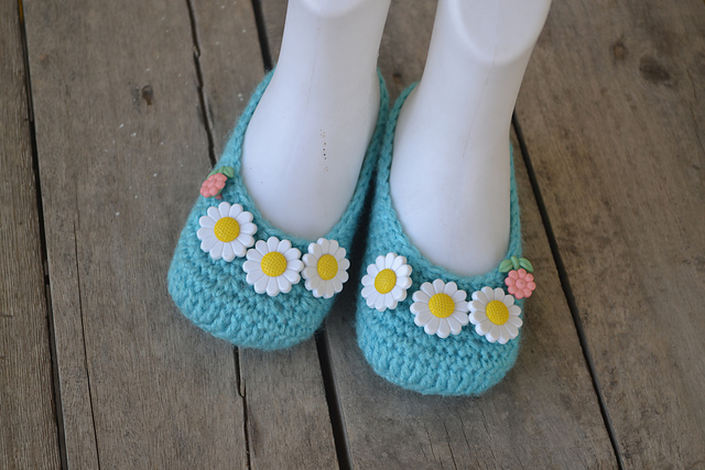 Crochet baby shoes