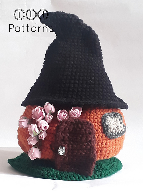 Crochet pumpkin house