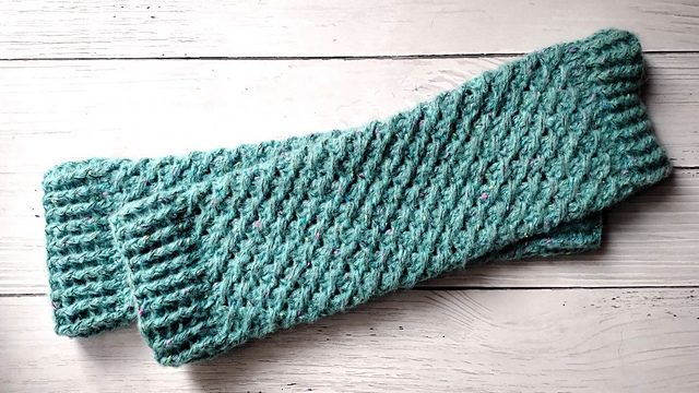 Slanted lines leg warmers