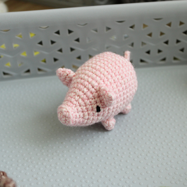 Small crochet Pig