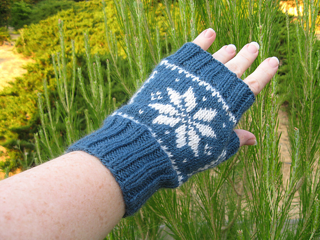 Ravelry: Nordic Snowflake Mitts pattern by Tracy Tolley