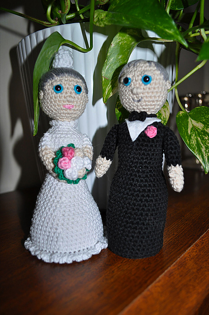 Amigurumi wedding couple