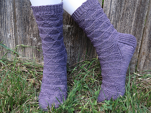 Pyramid Socks (Cuff Down)