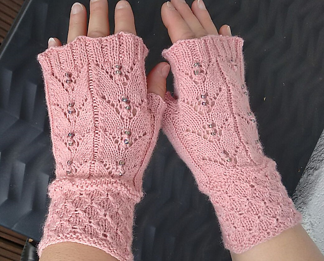 Narcissus Lace Fingerless Mitts