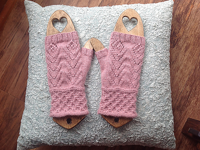 Magnolia Lace Fingerless Mitts