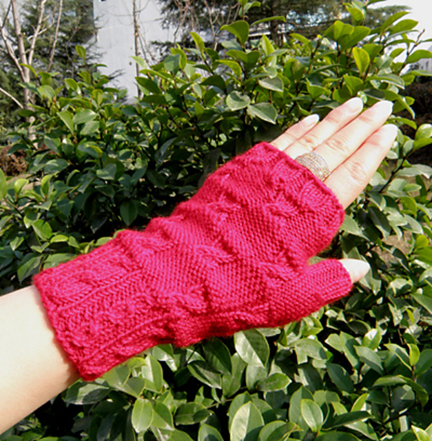Cables Fingerless Mitts
