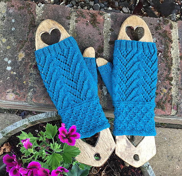 Christmas Tree Fingerless Mitts