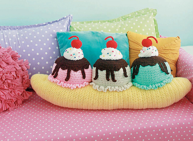 Ravelry: Banana Split Throw Pillow pattern by Twinkie Chan