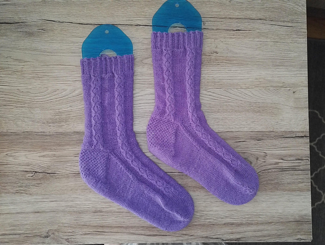 Skipped Double Cable Chain Socks