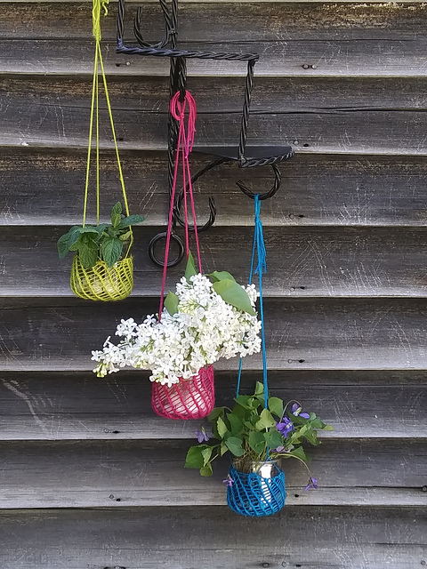 Oui Hanging Planter
