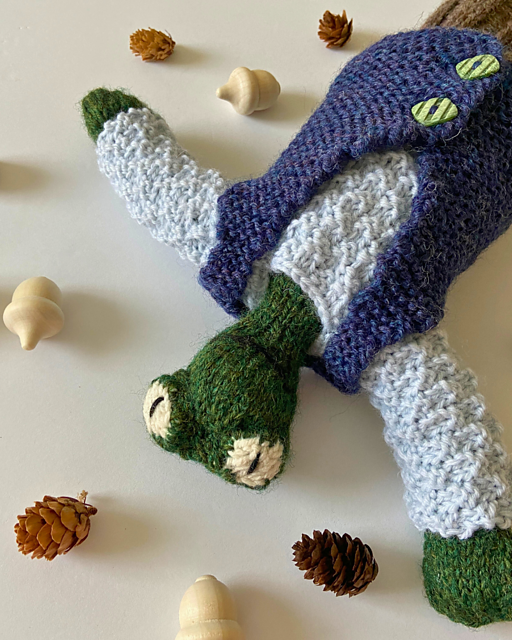 Straight Needle Frog Toy