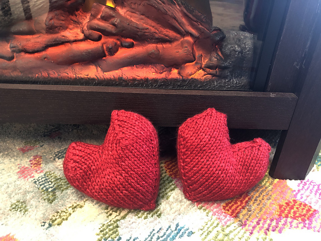 Ravelry: Heart Shaped Pillows pattern by Rebel Purl