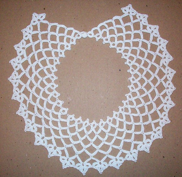 Tiara Collar