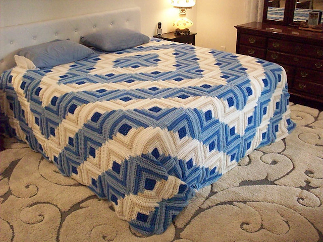 Log Cabin Bedspread