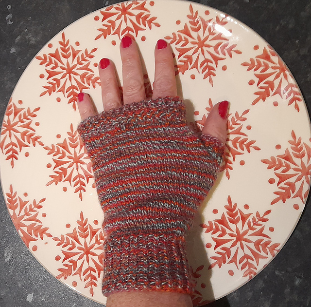 Rahael Is One Pattern Ravelry: Chimera Fingerless Mitts pattern by Rachael Sterrett