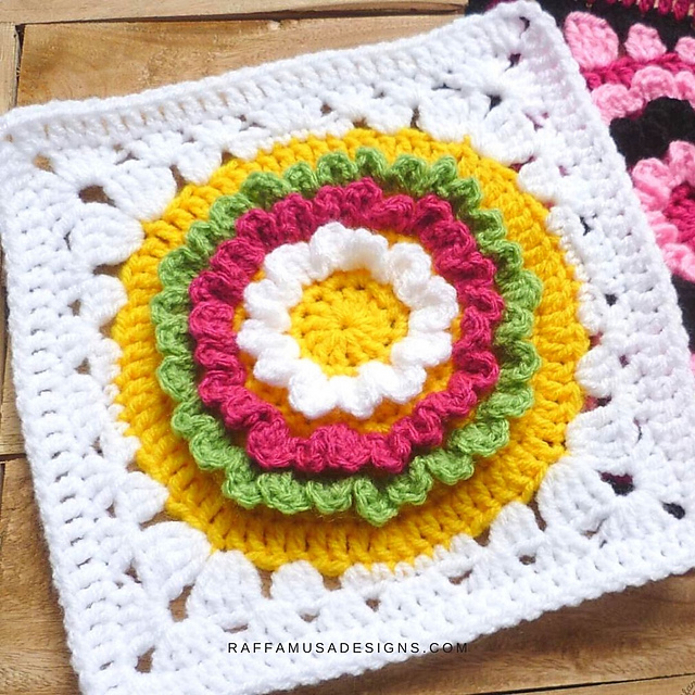 Ravelry: Ruffle Flower Square pattern by Raffaella Tassoni