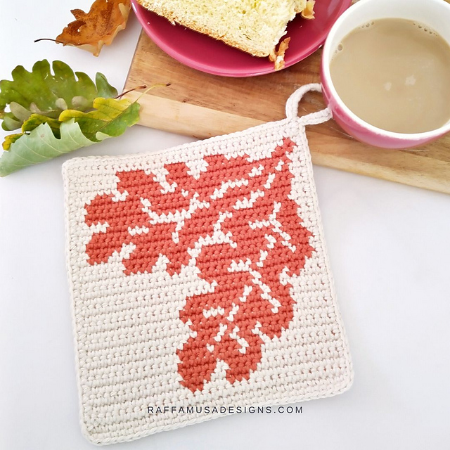 Ravelry Acorn Leaves Potholder pattern by Raffaella Tassoni