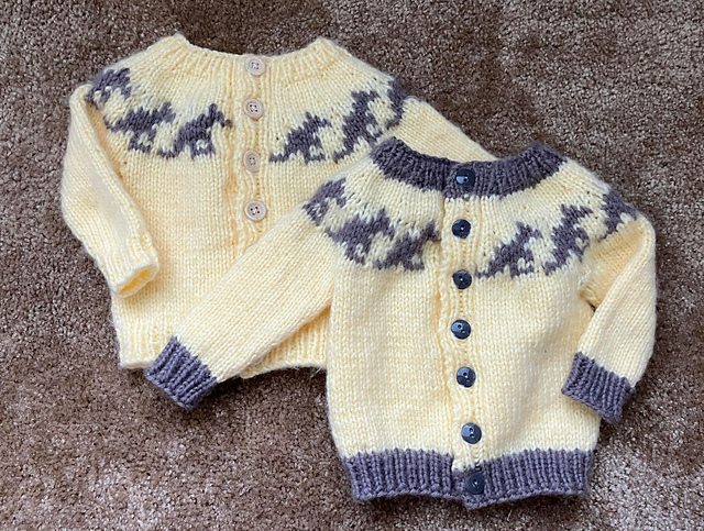 【ROAR GANS】border knit Ravelry: Kangaroo Cardigan - 0-6mos pattern by Anna Pardee