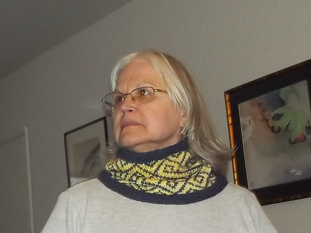 Kuba Diamonds Cowl