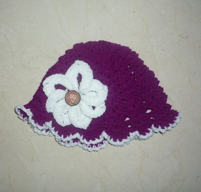 hat with croco flower