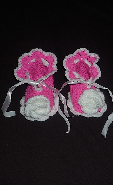 crochet booties with rose