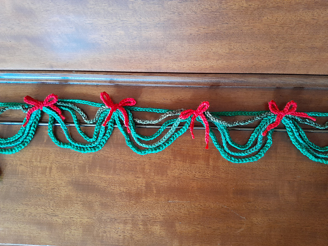 Chained Christmas Bunting