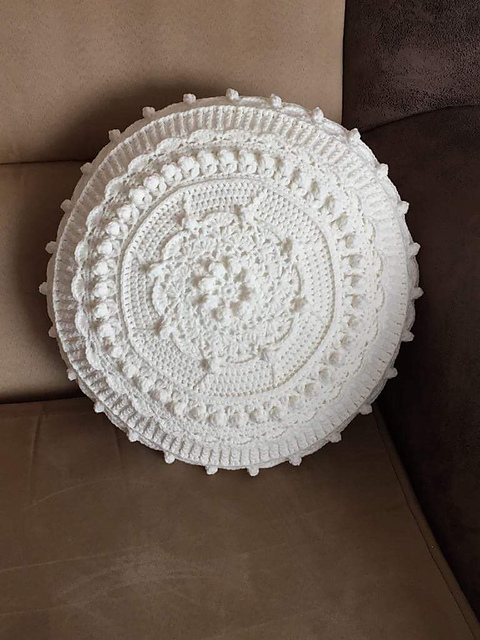 Bloom mandala pillow