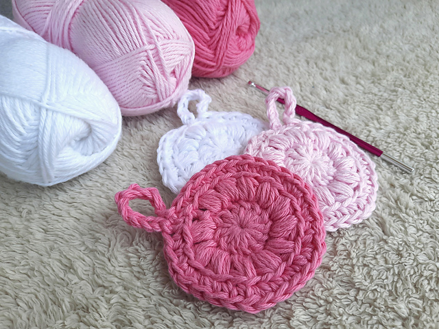 Reusable face scrubbies