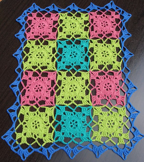 Easy-to-Crochet Cloth for Tea-Time Glamor