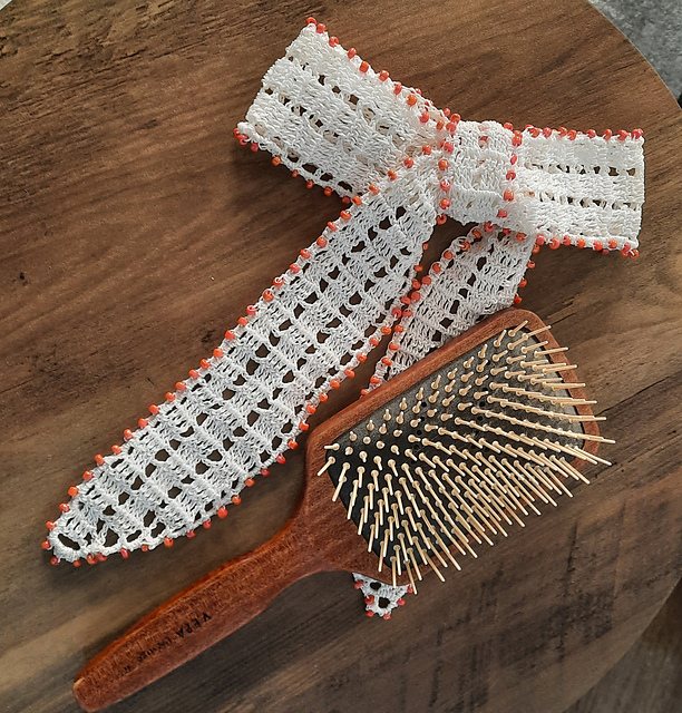 beaded hairbow
