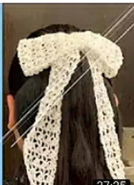 Lacy bow