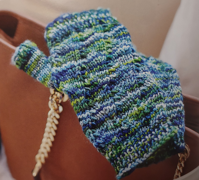 Overlapping Waves Mitts